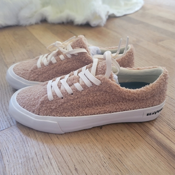 SeaVees, Gallery Faux Shearling Sneaker, (Blonde) Tan, Size 6 - Picture 10 of 13